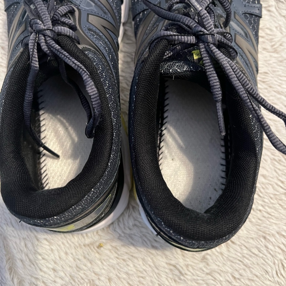 New Balance Tennis Shoes Size 9 - Picture 3 of 6